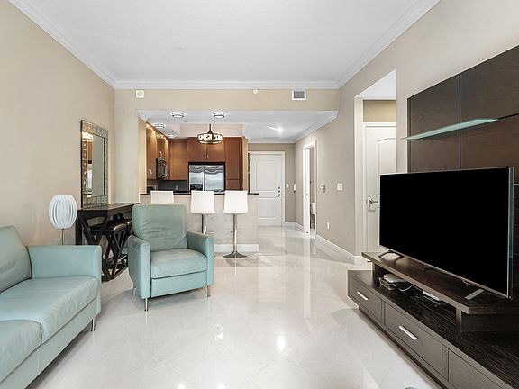 5th image of 701 S Olive Avenue #609