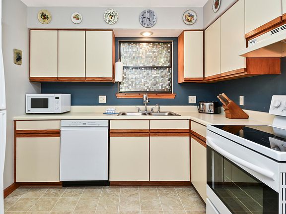 5th image of 267 Bunker Ridge Drive #6 BLDG 28