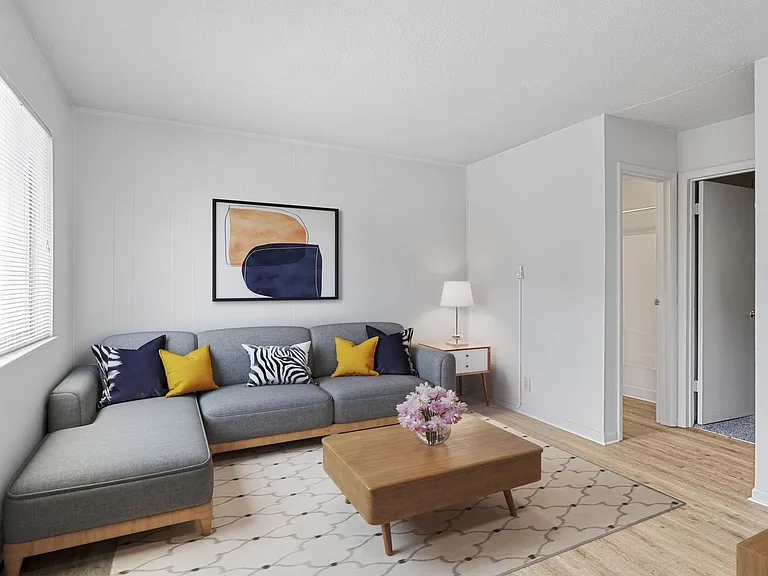 University Apartments — Photo 9