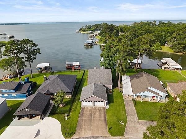 1st image of 153 Lakeshore Dr