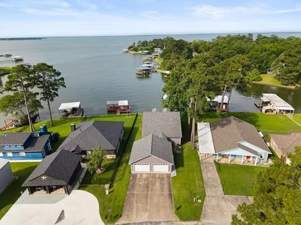 153 Lakeshore Dr, Onalaska, TX 77360