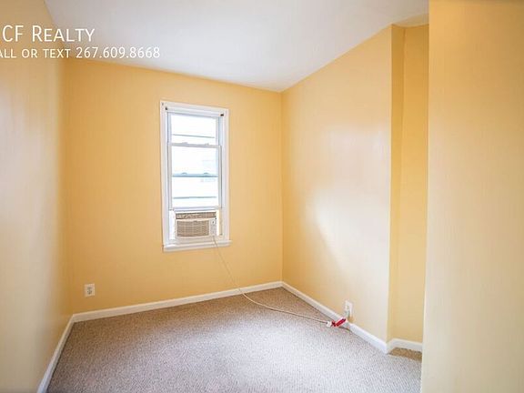 4th image of 2500 E Oakdale St