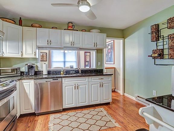 3rd image of 321 Sierra Vista Ln