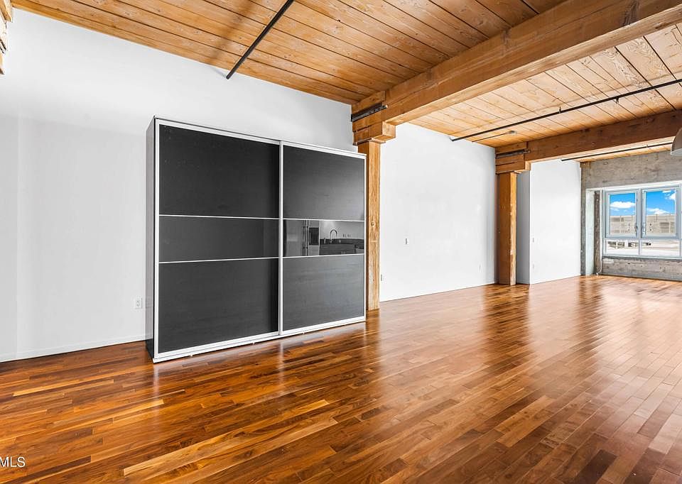 1st image of 530 S Hewitt St #325