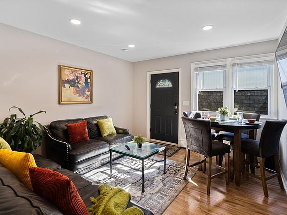 4th image of 403 Essex St #B