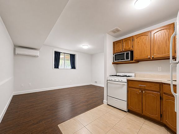 4th image of 208 Hillside Ave Floor 1