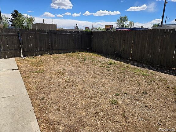2nd image of 1525 Roslyn Street