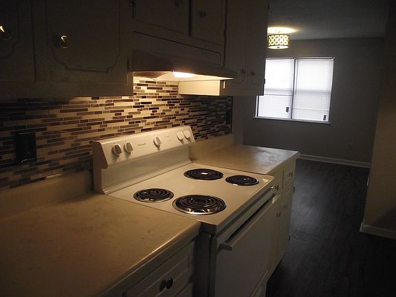 kitchen opens to dining room and greatroom