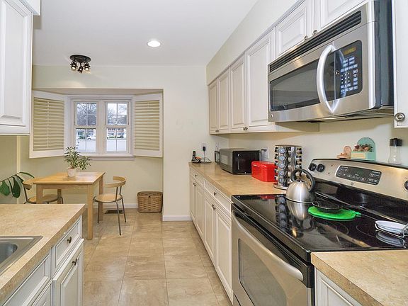 4th image of 208 Palo Alto Dr #8