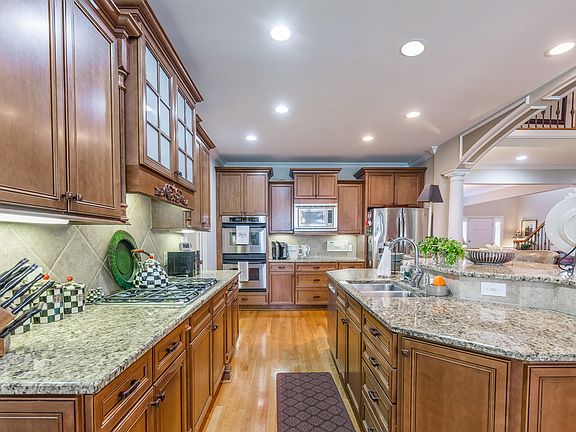 5th image of 9109 Bolton Ln