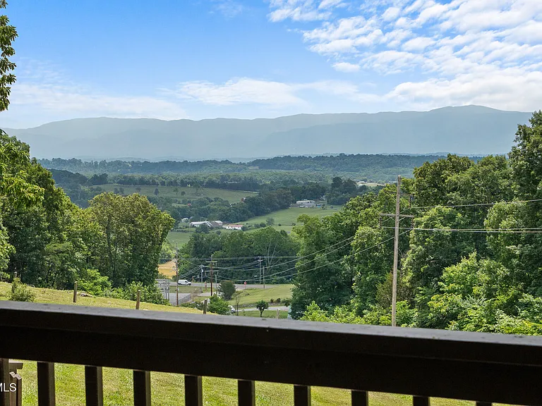 1220 Romans Dr — Photo 3