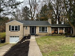 390 Southridge Dr, Pittsburgh, PA 15241