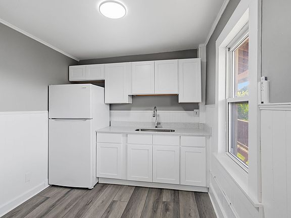 4th image of 47 Sprague St