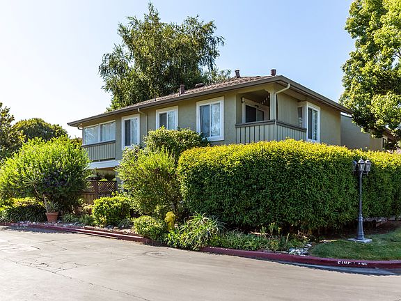 3rd image of 1041 Delna Manor Ln