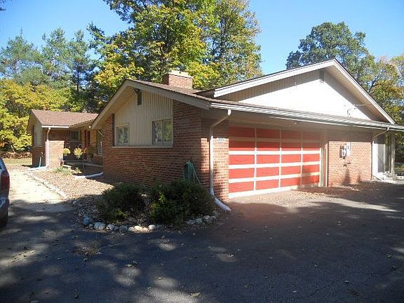 side with 2 car garage