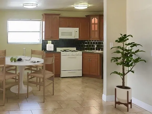 4250 SW 67th Ave APT 32, Miami, FL 33155