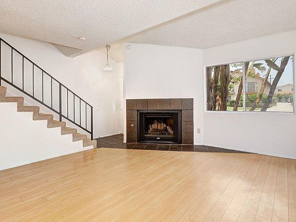 5th image of 2025 Barry Ave
