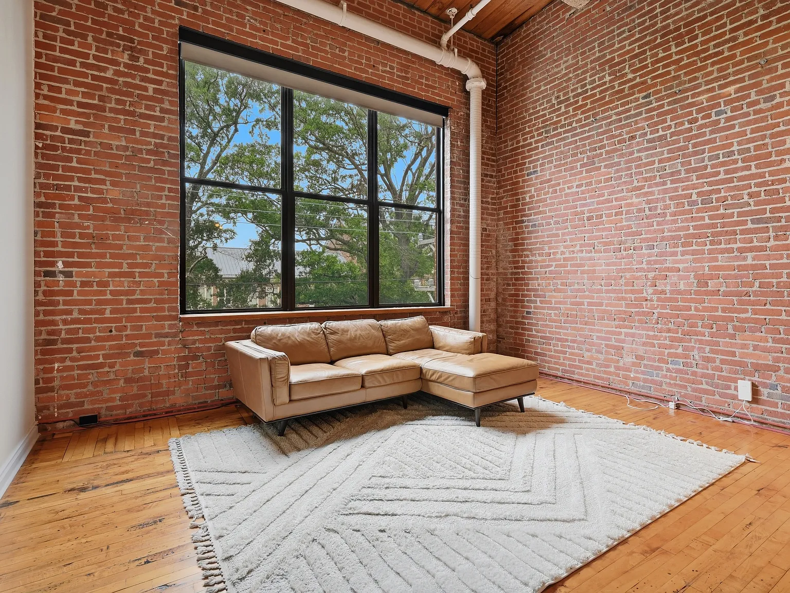 2 bed, 865 sqft, $2,100 — Photo 3