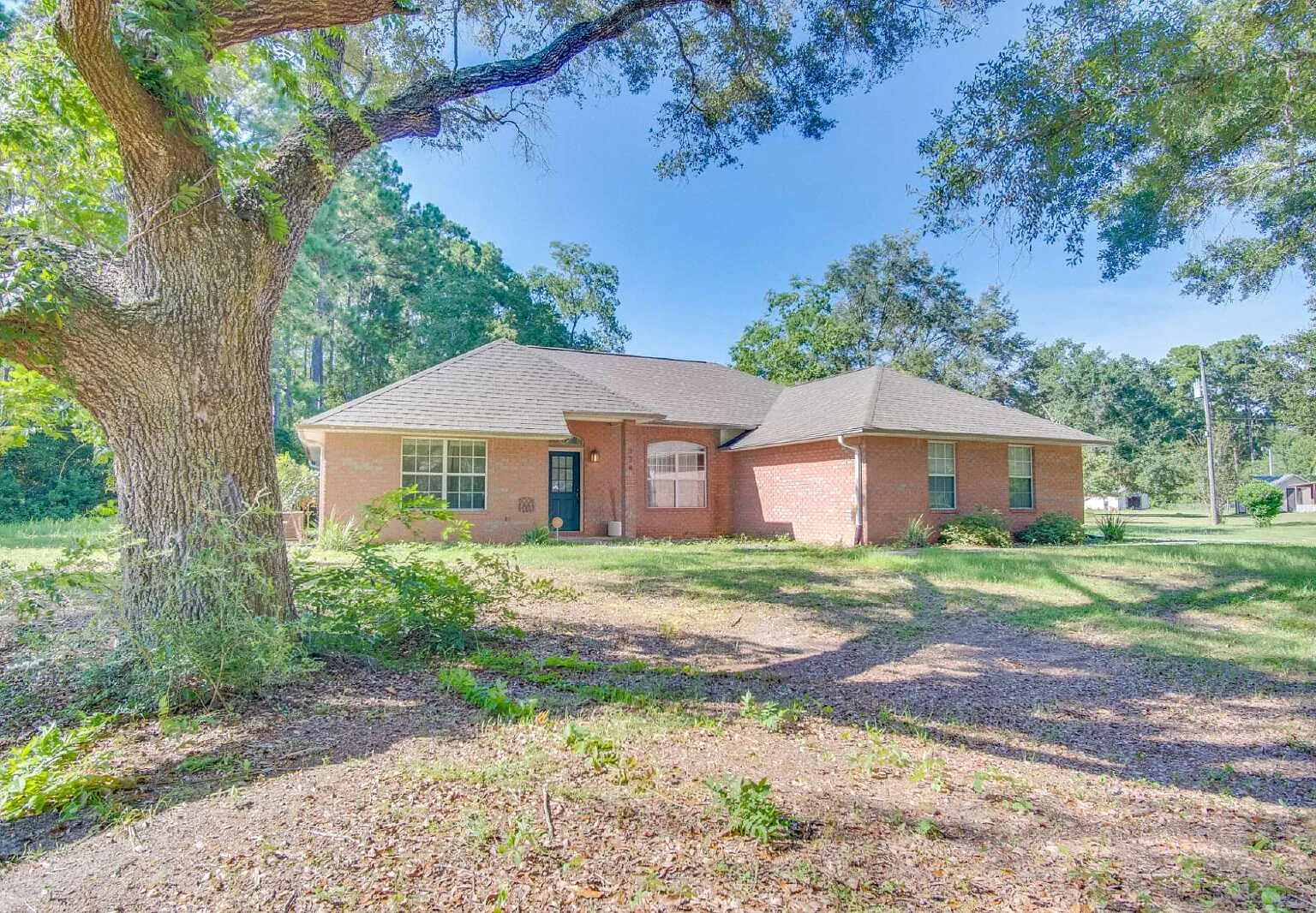 3 bed, 2.0 bath, 1903 sqft, $2,200 — Photo 1