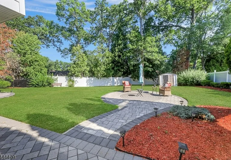 11 Rande Dr — Photo 42