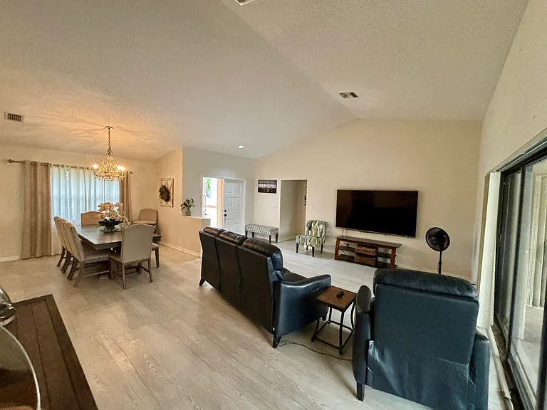 2153 Amesbury Cir — Photo 6