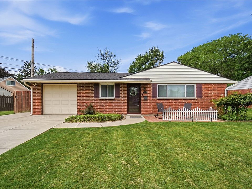 1st image of 2425 Acorn Dr