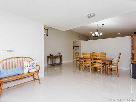 4th image of 1373 SW 179th Ter