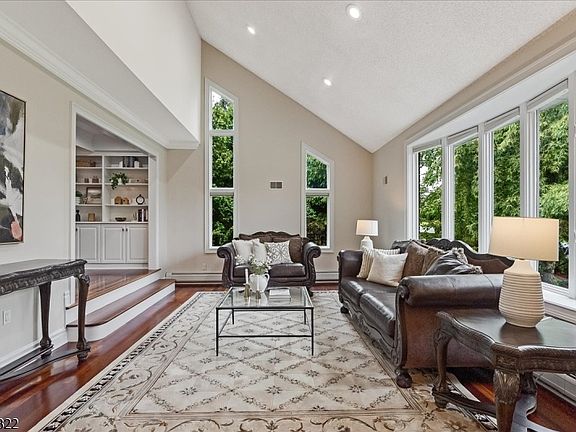2nd image of 31 Forest Hills Way
