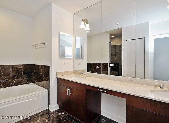 4th image of 1211 S Prairie Ave APT 2806