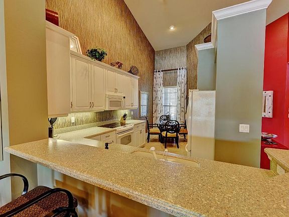 5th image of 705 Cobblestone Dr