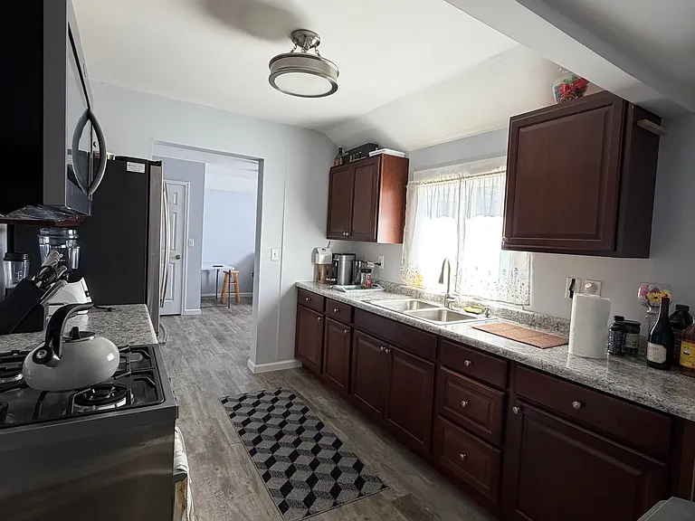 949 Range Rd — Photo 6