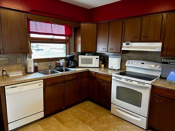 5th image of 410 Webster Ave