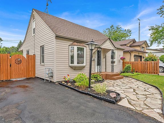 5th image of 2583 Bernard Rd