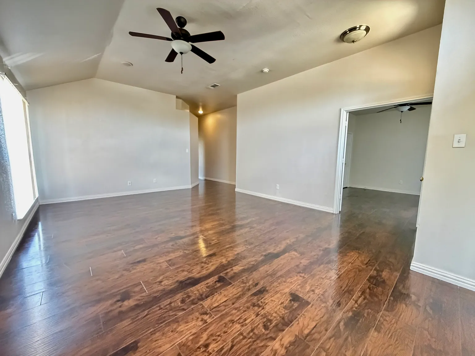 4 bed, 2389 sqft, $2,800 — Photo 4