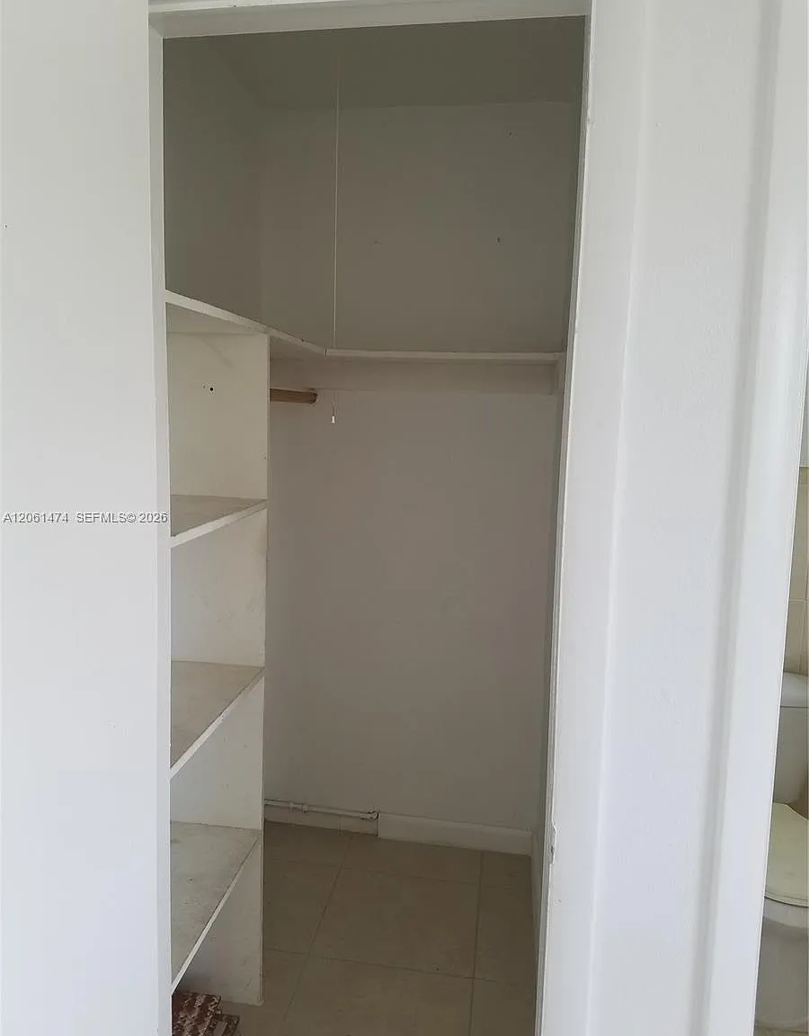 Ludlam Gardens Condo — Photo 3