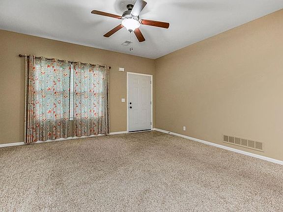 3rd image of 1610 Fall Creek Dr