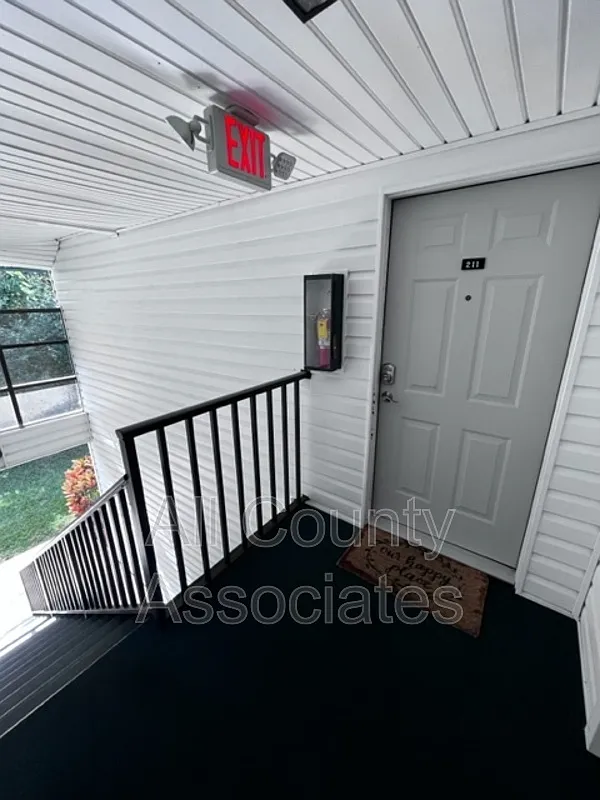 2 bed, 2.0 bath, 825 sqft, $1,495 — Photo 3