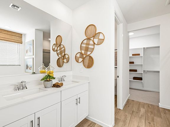 Primary bathroom in the Arlo floorplan modeled at Teravalis