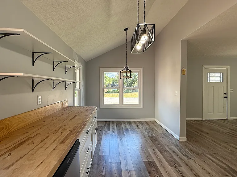106 E Frazier Ave — Photo 5
