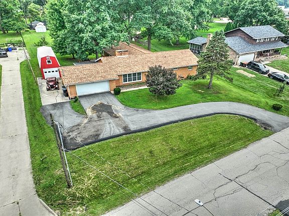 3rd image of 3089 Greenlake Dr