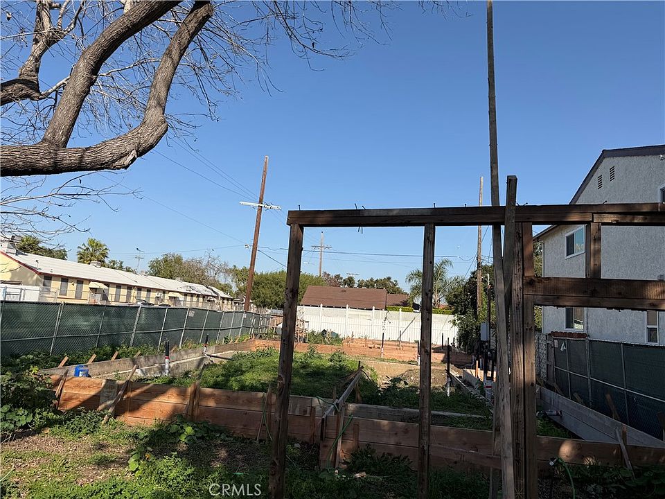 1st image of 3744 Rosewood Ave