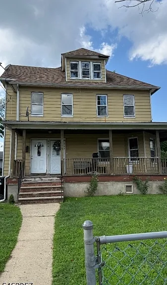 946 W 6th St — Photo 1
