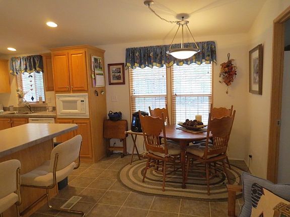 3rd image of 7113 New Castle Dr