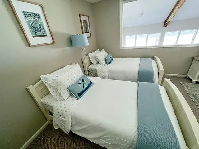 146 April Point Dr S — Photo 15