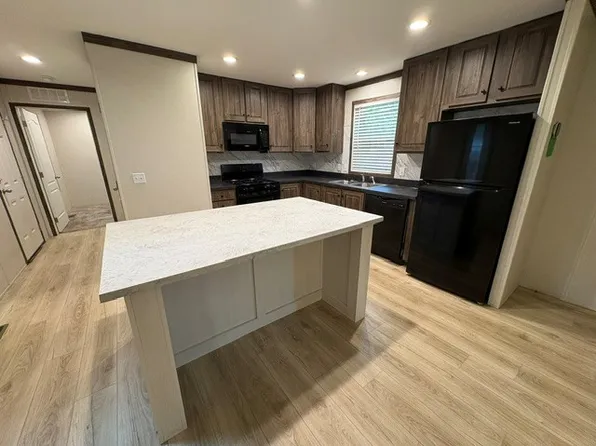 2752 W North Union Rd #90, Midland, MI 48642