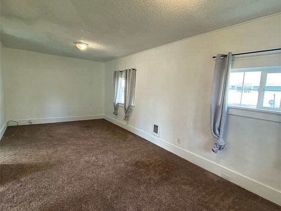 5th image of 2716 Sylvan Drive W