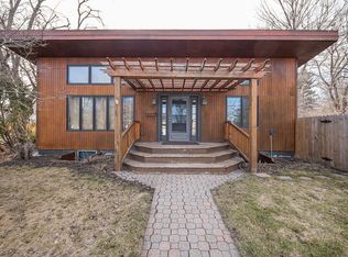 905 N 25th St, Grand Forks, ND 58203