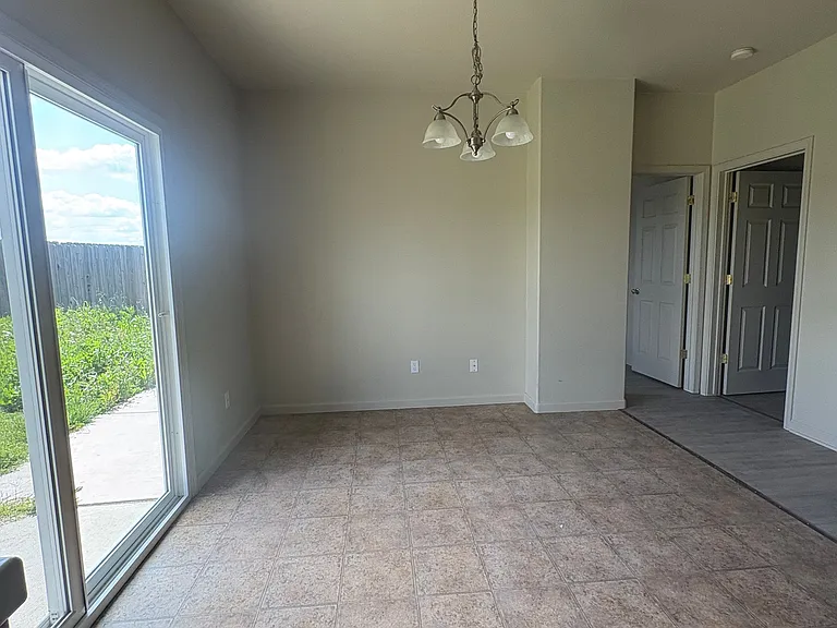 614 Mosburg Loop — Photo 5