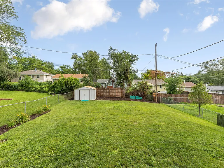 5718 Pratt St — Photo 24