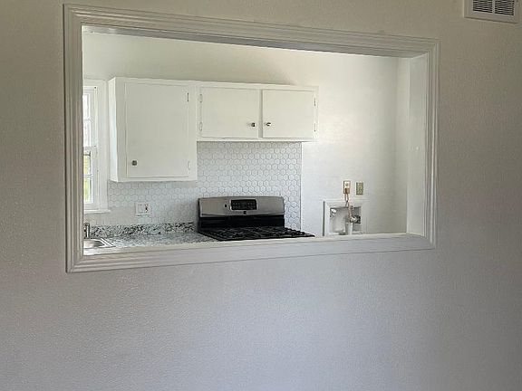 3rd image of 1241 Pershing Dr